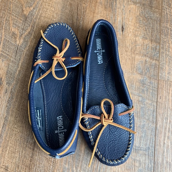 Minnetonka Navy Blue Leather Moccasin Driving Shoes 619R Women’s Size 8 - Picture 1 of 6